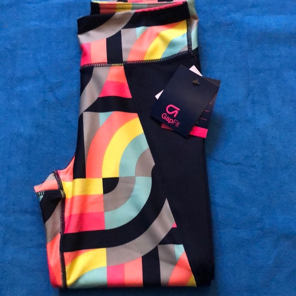 Gap Fit Capri Colorblock Leggings for Girls - Picture 7 of 8